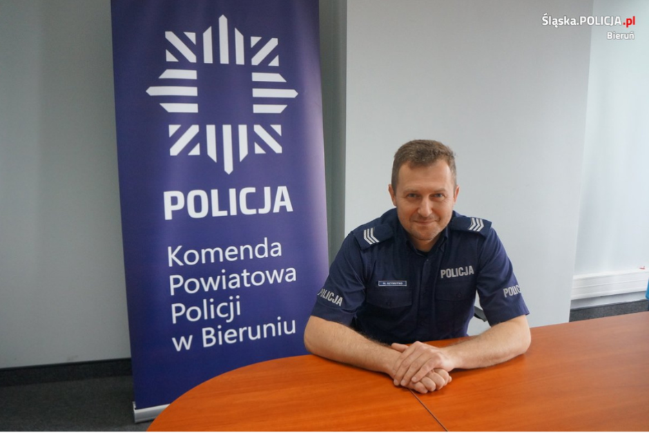 Na zdjęciu widzimy dzielnicowego 