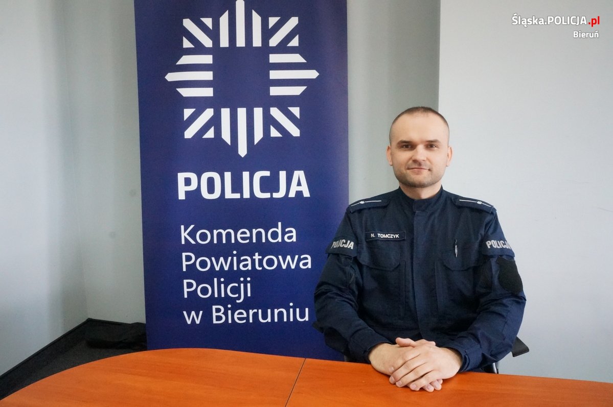 Na zdjęciu widzimy dzielnicowego 