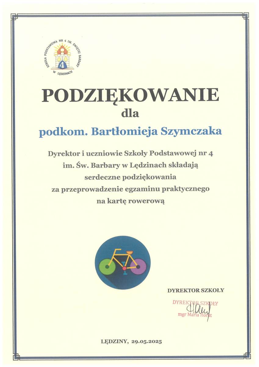Na zdjęciu widzimy podziękowania dla policjanta za przeprowadzenie egzaminu na kartę rowerową