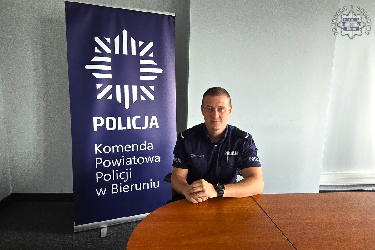 Na zdjęciu widzimy dzielnicowego 