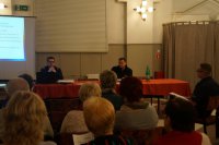 Policjanci i uczestnicy debaty