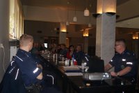 Policjanci i uczestnicy debaty