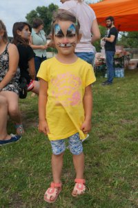 Dziewczynka na festynie