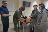 Policjant i harcerze