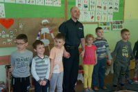 Policjant i przedszkolaki