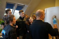 Uczniowie klasy mundurowej w KPP Bieruń