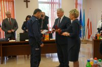 Uroczyste przekazanie radiowozu w starostwie
