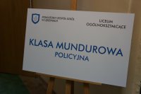 Tablica dotycząca klasy mundurowej