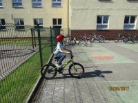 Uczeń na rowerze