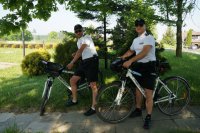 Policjanci w patrolu rowerowym