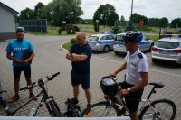 Policjanci KPP Bieruń i inicjatorzy sztafety
