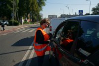 Pracownica ZLK w Sosnowcu uczestnicząca w profilaktycznych działaniach