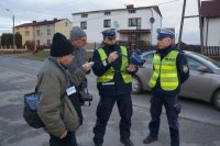 Policjanci na briefingu prezentują TruCAM