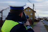 Policjanci na briefingu prezentują TruCAM