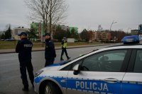 Policjanci podczas akcji &quot;Bezpieczna rodzina na drodze&quot; w Lędzinach