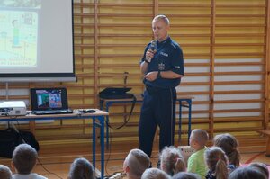 Policjanci na prelekcji w szkole