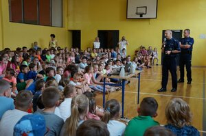 Policjanci na prelekcji w szkole