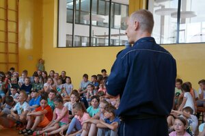 Policjanci na prelekcji w szkole