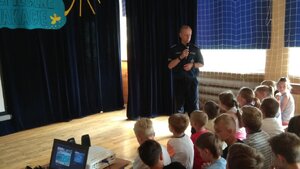 Policjanci na prelekcji w szkole