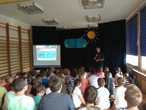 Policjanci na prelekcji w szkole