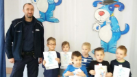 Policjant i dzieci