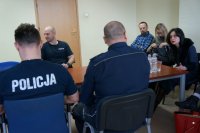 Policjanci na spotkaniu z kuratorami