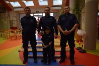 Policjanci i przedszkolak