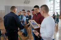 Wręczenie nagród drużynie Komendy Powiatowej Policji w Oświęcimiu