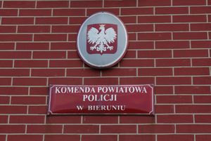 Na zdjęciu widzimy napis Komenda Powiatowa Policji w Bieruniu