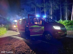 Na zdjęciu widzimy samochód Ochotniczej Straży Pożarnej z Lędzin