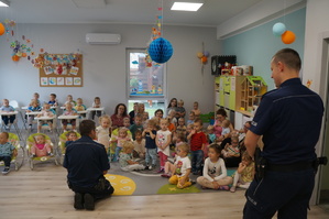 Na zdjęciu widzimy policjantów w czasie profilaktyki