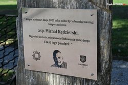 Na zdjęciu widzimy Obelisk poświęcony asp. Michałowi Kędzierskiemu