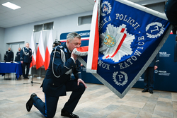 Na zdjęciu widzimy uroczyste wprowadzenie Komendanta Wojewódzkiej Policji w Katowicach