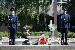 Na zdjęciu widzimy policjantów