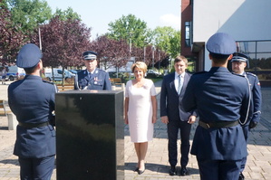 Na zdjęciu widzimy uroczystości przed Pomnikiem poległych policjantów