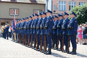 Na zdjęciu widzimy policjantów w czasie uroczystości