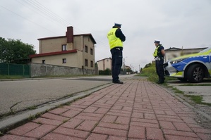 Na zdjęciu widzimy policjantów w czasie działań