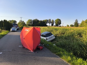 Na zdjęciu widzimy miejsce wypadku drogowego