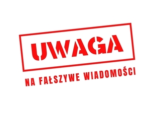 Na zdjęciu widzimy napis Uwaga na fałszywe wiadomości