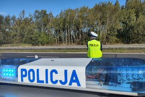 Na zdjęciu widzimy policjanta