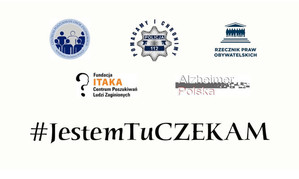 Na zdjęciu widzimy napis #JestemTuCZEKAM - jak rozpoznać osobę z zaburzeniami pamięci lub orientacji, potrzebującą pomocy?