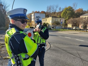 Na zdjęciu widzimy policjantów