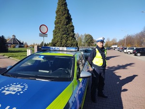 Na zdjęciu widzimy policjanta