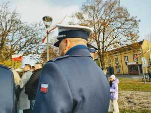 Na zdjęciu widzimy policjanta