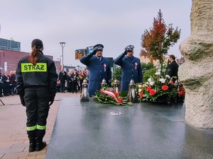 Na zdjęciu widzimy policjantów