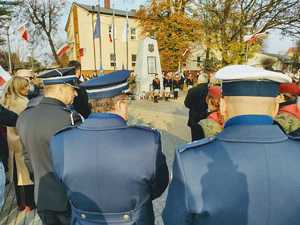 Na zdjęciu widzimy policjantów