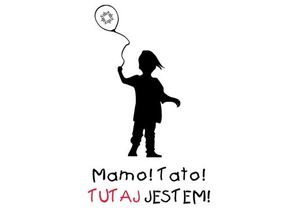 Na zdjęciu widzimy napis „MAMO! TATO! TUTAJ JESTEM”