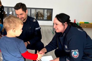 Na zdjęciu widzimy policjantów w czasie profilaktyki
