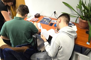 Na zdjęciu widzimy kandydatów do służby w Policji