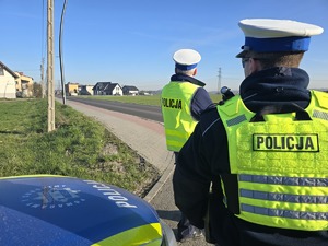 Na zdjęciu widzimy policjantów w czasie działań prędkość